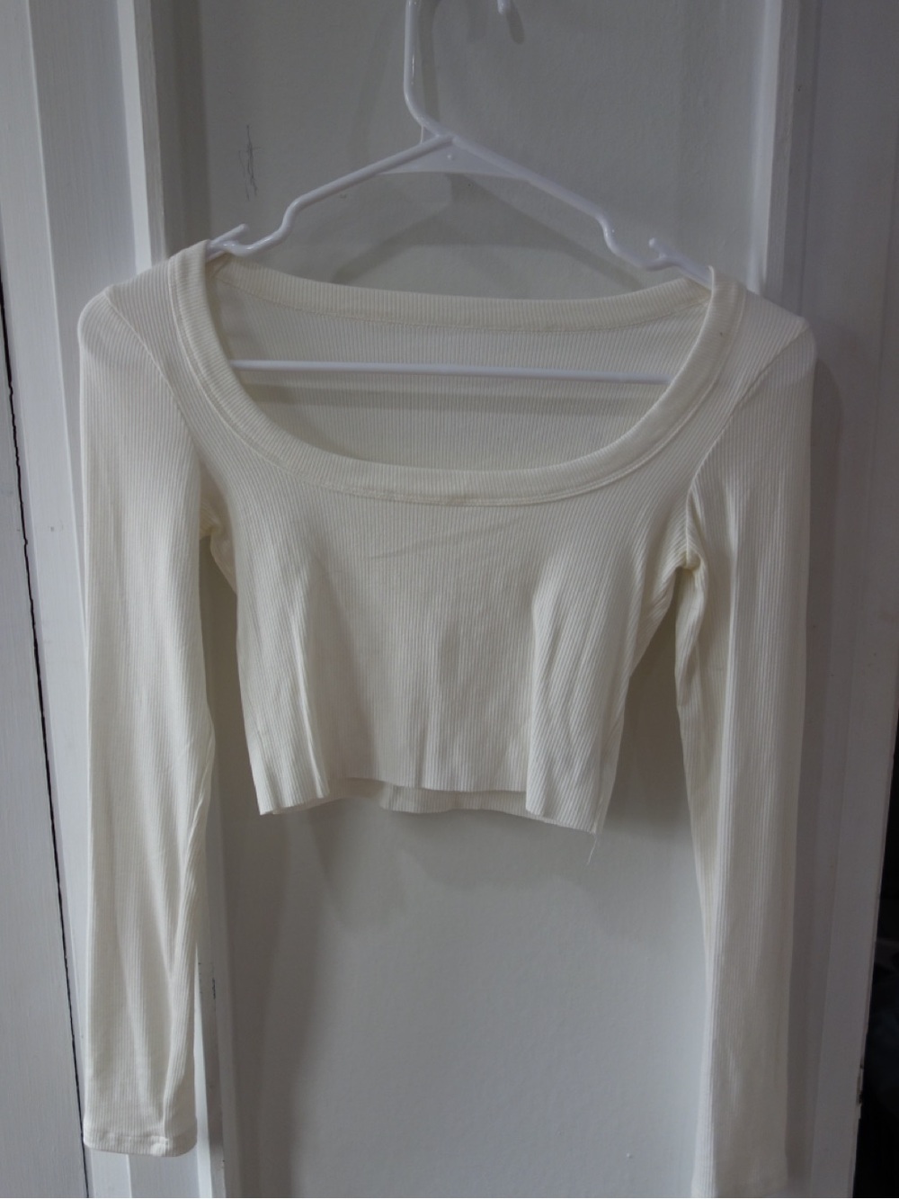 Women's Cream Ribbed Long-Sleeve Crop Top